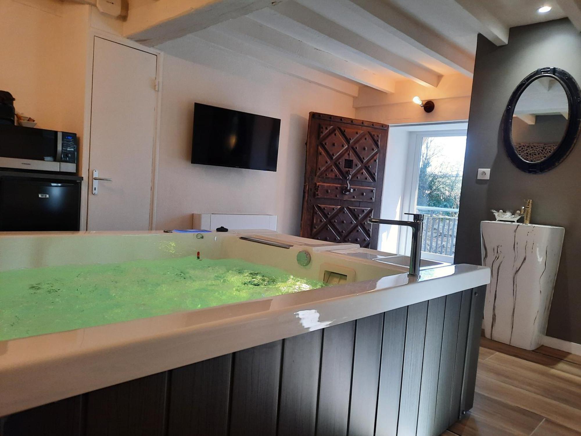 Charme Au Fil De L'Eau Hotel Vendieres Kültér fotó