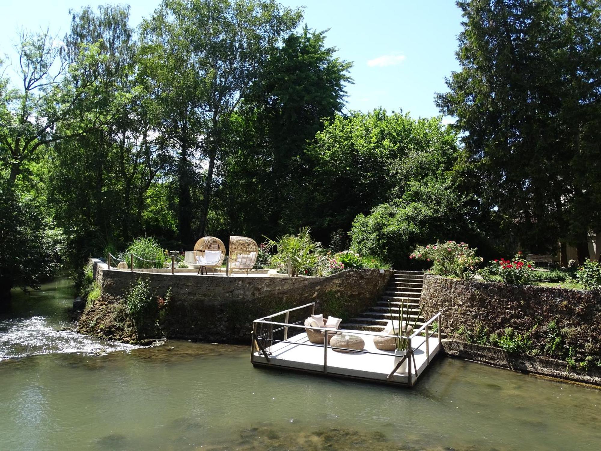 Charme Au Fil De L'Eau Hotel Vendieres Kültér fotó
